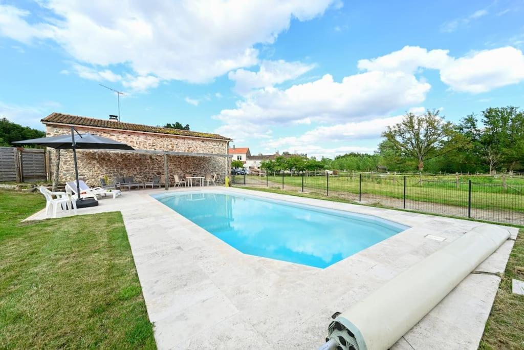 Вилла L'Evasion En Pierre Piscine Et Etang Prive Sevremoine Экстерьер фото